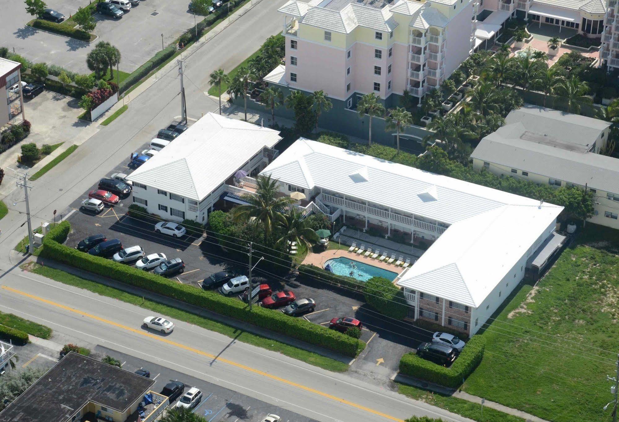 Carriage House Resort Deerfield Beach Bagian luar foto
